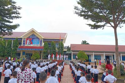 🇻🇳 SINH HOẠT DƯỚI CỜ TUẦN 2 🌼🌼🌼 Thực hiện Chương trình công tác Đội và phong trào thiếu nhi, sáng nay ngày 15/9/2025 Liên đội trường Tiểu học Phan Chu Trinh tổ chức sinh hoạt chuyên đề: “Mỗi tuần  một câu chuyện đẹp, một cuốn sách hay, một tấm gương sáng”.  🌟 Tuyên dương gương người tốt, việc tốt. 🌟 Toàn liên đội cùng xây dựng Nội quy trường lớp. 🌟 Lớp trực tuần: 👉 Giới thiệu sách tháng 9. 👉 Tuyên truyền An toàn giao thông với câu chuyện Phiêu lưu trên đường phố. 💯 Toàn Liên đội đã thể hiện sự quyết tâm thực hiện tốt Nội quy trường lớp, tích cực tham gia tìm đọc những cuốn sách hay và chấp hành tốt Luật An toàn giao thông.