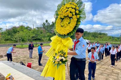 ❤️HÀNH TRÌNH THIẾU NIÊN VỚI DI TÍCH, ĐỊA CHỈ ĐỎ NĂM 2025 Thiết thực Kỷ niệm 84 năm thành lập Đội TNTP Hồ Chí Minh (15/5/1941 – 15/5/2025). Ngày 15/5/2025, Huyện đoàn – Hội đồng Đội huyện Krông Nô tổ chức hành trình thiếu nhi về với di tích, địa chỉ đỏ tại huyện Krông Nô. Hoạt động với sự tham gia của 30 giáo viên – tổng phụ trách đội và hơn 30 đội viên, học sinh trên địa bàn.