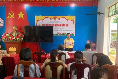 Trường Tiểu học Phan Chu Trinh tổ chức công bố các Quyết định về sắp xếp cơ sở giáo dục, thành lập Đảng bộ và công tác cán bộ 📅 Chiều ngày 28/8/2026, tại phòng hội đồng trường Tiểu học Pha Chu Trinh, đ/c Lê Thị Loan công bố các Quyết định về việc sắp xếp, thành lập các cơ sở giáo dục công lập; công bố Quyết định thành lập Đảng bộ các đơn vị sự nghiệp giáo dục và các Quyết định về công tác cán bộ.   📌 Cuộc họp công bố các quyết định triển khai việc sắp xếp, tổ chức lại các cơ sở giáo dục trên địa bàn xã Nam Đà theo Đề án số 04-ĐA/ĐU ngày 27/8/2026 của Đảng ủy xã Nam Đà về kết thúc và sắp xếp các chi bộ trường học thành Đảng bộ trực thuộc Đảng bộ xã và Đề án số 04/ĐA-UBND ngày 22/8/2026 của UBND xã Nam Đà về việc sắp xếp, sáp nhập các cơ sở giáo dục mầm non, tiểu học và trung học cơ sở xã Nam Đà. 📑 Đ/c Le Thị Loan công bố các Quyết định về công tác cán bộ, trong đó có các quyết định điều động, bổ nhiệm viên chức lãnh đạo, quản lý. 🏫 Theo đó, các trường được tổ chức lại theo hướng tinh gọn, phù hợp với quy mô và điều kiện thực tế, tạo cơ sở để ổn định tổ chức, tập trung nguồn lực và nâng cao hiệu quả hoạt động giáo dục trên địa bàn. Cụ thể: 🔹 Trường Tiểu học Phan Chu Trinh được thành lập trên cơ sở sáp nhập Trường Tiểu học Phan Chu Trinh, Trường Tiểu học Hoàng Diệu và Trường Tiểu học Lê Hồng Phong. Đồng chí Lê Thị Loan được bổ nhiệm giữ chức vụ Hiệu trưởng.