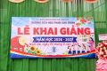 🌻 LỄ KHAI GIẢNG NĂM HỌC 2026–2027 – MỘT KHỞI ĐẦU MỚI, MỘT HÀNH TRÌNH MỚI 🌻 Sáng ngày 05/9/2026, trong không khí rộn ràng, phấn khởi của những ngày mùa thu, thầy và trò Trường Tiểu học Phan Chu Trinh hân hoan tổ chức Lễ Khai giảng năm học 2026–2027 – một năm học mang dấu ấn đặc biệt, năm học đầu tiên sau khi sáp nhập ba mái trường: Phan Chu Trinh – Lê Hồng Phong – Hoàng Diệu. 💐 Từ ba mái trường – chung một mái nhà, chung một niềm tin và một hành trình mới! Ngay từ những phút đầu tiên, sân trường đã rộn ràng tiếng cười với hoạt động chào đón các em học sinh lớp 1. Những ánh mắt trong veo, những nụ cười bỡ ngỡ nhưng đầy háo hức của các em đã làm cho ngày khai trường thêm phần đặc biệt. Chào mừng các em đến với ngôi nhà chung Phan Chu Trinh! ❤️ 🎶 Những tiết mục văn nghệ chào mừng tươi vui, sôi động đã mở đầu cho một ngày hội đầy cảm xúc. Những lời ca, điệu múa của thầy và trò như gửi gắm niềm vui, niềm tin và quyết tâm cho một năm học mới. Trong không khí trang trọng của buổi lễ, nhà trường vinh dự được đón tiếp các đồng chí lãnh đạo địa phương, đại diện các ban, ngành, Trạm Y tế, địa phương, Ban đại diện cha mẹ học sinh, các doanh nghiệp, mạnh thường quân cùng toàn thể cán bộ, giáo viên, nhân viên và học sinh nhà trường. 🌷 Đặc biệt, nhà trường trân trọng đón nhận những lời phát biểu chỉ đạo, những lời căn dặn đầy tâm huyết của đồng chí Lê Xuân Ninh – Bí thư Đảng ủy, Chủ tịch HĐND xã Nam Đà. Đây là nguồn động viên quý báu, tiếp thêm niềm tin để thầy và trò nhà trường vững bước trong năm học mới. 🎁 ẤM ÁP NHỮNG TẤM LÒNG – LAN TỎA YÊU THƯƠNG Một trong những khoảnh khắc xúc động của buổi lễ là chương trình trao quà cho học sinh có hoàn cảnh khó khăn. UBND xã Nam Đà đã vận động các nhà tài trợ trao tặng các suất học bổng cùng cặp sách, vở học sinh với tổng trị giá 20 triệu đồng. 🚲 Công ty Cổ phần Nội thất Triển lãm Gia Long trao tặng 10 chiếc xe đạp cùng nhiều phần quà gồm vở, bút, hộp bút, với tổng trị giá 21 triệu đồng, tiếp thêm động lực để các em có hoàn cảnh khó khăn thuận lợi hơn trên hành trình đến trường. 🎒 Cùng với đó là những phần quà đầy nghĩa tình từ các nhà hảo tâm, các mạnh thường quân và Đại lý Thanh Minh với 300 cuốn vở, góp phần sẻ chia, động viên các em học sinh nghèo vượt khó. Mỗi món quà không chỉ mang giá trị vật chất mà còn chứa đựng sự quan tâm, tình yêu thương và trách nhiệm với cộng đồng. Đó chính là những hành trang đẹp đẽ giúp các em thêm tự tin, thêm nghị lực và thêm niềm tin vào tương lai. ❤️ 🌺 Thay mặt nhà trường, cô Lê Thị Loan – Bí thư Đảng bộ, Hiệu trưởng nhà trường đã gửi lời cảm ơn và đáp từ, trân trọng ghi nhận sự quan tâm, đồng hành của các cấp lãnh đạo, các tổ chức, doanh nghiệp, quý phụ huynh và các nhà hảo tâm đối với sự nghiệp giáo dục của nhà trường. 📺 Đặc biệt, thầy và trò nhà trường đã cùng tham dự Lễ Khai giảng trực tuyến tại điểm cầu Trung ương, cùng hòa chung niềm vui của hàng triệu thầy cô giáo và học sinh trong ngày hội lớn của ngành Giáo dục. 🥁 Và rồi, khoảnh khắc thiêng liêng, được mong chờ nhất đã đến… TIẾNG TRỐNG KHAI TRƯỜNG VANG LÊN! Âm thanh rộn ràng ấy như đánh thức một hành trình mới – hành trình của niềm tin, đoàn kết, đổi mới và khát vọng vươn lên. Từ hôm nay, thầy và trò Trường Tiểu học Phan Chu Trinh chính thức bước vào năm học 2026–2027 với một tâm thế mới, một sức mạnh mới và một quyết tâm mới. ✨ Ba mái trường – một mái nhà. ✨ Một tập thể – một niềm tin. ✨ Một hành trình – một khát vọng. Chúc các thầy cô giáo luôn giữ trọn ngọn lửa yêu nghề, chúc các em học sinh chăm ngoan, học giỏi, tự tin và hạnh phúc dưới mái trường Phan Chu Trinh thân yêu! 🌻 💙 Năm học 2026–2027: ĐOÀN KẾT – ĐỔI MỚI – SÁNG TẠO – THÀNH CÔNG!