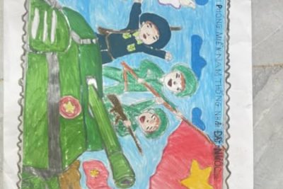 🇻🇳CUỘC THI SƯU TẬP VÀ TÌM HIỂU TEM BƯU CHÍNH NĂM 2025🇻🇳 💐CHỦ ĐỀ: “50 NĂM GIẢI PHÓNG MIỀN NAM THỐNG NHẤT ĐẤT NƯỚC” ❣️Liên đội trường TH Phan Chu Trinh đã tổ chức cho liên đội tham gia sưu tầm Tem, tìm hiểu Tem, vẽ tranh Tem. ♻️Mong muốn khơi dậy trong thiếu nhi cho thiếu niên, nhi đồng về truyền thống lịch sử, văn hóa, cách mạng của dân tộc; vai trò, tầm vóc vĩ đại, ý nghĩa lịch sử to lớn của chiến dịch Hồ Chi Minh lịch sử và cuộc kháng chiến chống đế quốc Mỹ xâm lược; khẳng định sự lãnh đạo đúng đắn, sáng suốt của Đăng Cộng sản Việt Nam, Chủ tịch Hồ Chí Minh và tỉnh thần đại đoàn kết dân tộc là nhân tố quyết định làm nên Đại thắng mùa Xuân năm 1975. ❇️ Hướng tới kỷ niệm 50 năm Giải phóng miền Nam thống nhất đất nước (30/4/1975 – 30/4/2025) tăng cường sự hiểu biết cho các em thiếu nhi về lịch sử hào hùng của dân tộc và khơi dậy tỉnh thần yêu nước, tinh thần đạt đoàn kết, niềm tự hào dân tộc và ý chí tự lực, tự cường, quyết tâm xây dựng, bảo vệ Tổ quốc trong thời kỳ mới.  ✅Qua cuộc thi, các em sẽ có cơ hội thể hiện hơn nữa tinh thần yêu nước, tự hào dân tộc, sự biết ơn đối với các thế hệ cha anh đã không tiếc máu xương, hy sinh vì nền độc lập của dân tộc; lan tỏa giá trị, ý nghĩa đặc biệt của con tem bưu chính đến với cộng đồng, gia đình và bạn bè. 🌈Một số hình ảnh tham gia của các em: