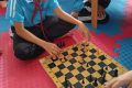 Thực hiện Chương trình công tác đội và phong trào thiếu nhi. Liên  đội Phan Chu Trinh tổ chức mô hình “Giờ ra chơi trải nghiệm, sáng tạo”✨ 🌈 Giờ ra chơi các bạn nhỏ yêu thích trải nghiệm, sự sáng tạo tập trung tại phòng đội, phòng thư viện: 💥 Các bạn nhỏ say mê với những trò chơi dân gian quen thuộc – nào là cờ vua, ô ăn quan, kéo co… Tiếng cười rộn rã làm căn phòng như bừng sáng 🌸. 💥 Sách là kho tàng của tri thức. Rất nhiều bạn miệt mài với những câu chuyện thú vị của mình. 💥Không chỉ thế, các em còn được trải nghiệm làm lồng đèn xinh xắn để chuẩn bị đón Tết Trung thu 🎉. Những bàn tay khéo léo, đôi mắt long lanh và sự háo hức đã tạo nên những chiếc lồng đèn đầy sắc màu, mang đậm tình yêu tuổi thơ. 💖 Giờ ra chơi không chỉ để vui chơi mà còn là giờ học sinh sáng tạo, gắn kết và gìn giữ nét đẹp truyền thống dân tộc. 👉 Trường Tiểu học Phan Chu Trinh – nơi mỗi giờ ra chơi là một hành trình trải nghiệm đáng nhớ!
