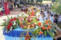 Vui Tết Trung Thu – Trọn vẹn niềm vui tuổi thơ! 🌞 🎊Hôm nay, trên sân trường Tiểu học Phan Chu Trinh rộn ràng tiếng trống lân, tiếng cười nói giòn tan. Các em học sinh háo hức tham gia Ngày hội Vui Tết Trung Thu với bao hoạt động ý nghĩa: bày mâm cỗ đẹp mắt, xem hoạt cảnh Chú Cuội – Chị Hằng, múa lân tưng bừng, và cùng nhau phá cỗ trăng rằm trong niềm hân hoan, hạnh phúc. 🎉🥮🐉 ✨ Các em học sinh đã cùng nhau lắng nghe thư chúc Tết Trung thu của Chủ tịch nước – những lời gửi gắm yêu thương, ấm áp và đầy tự hào. 💌 🎋 Mỗi mâm cỗ Trung thu là một tác phẩm nghệ thuật nhỏ xinh! Bằng đôi tay khéo léo và óc sáng tạo tuyệt vời, các bậc phụ huynh và thầy cô giáo đã cùng nhau tạo nên những mâm cỗ đầy sắc màu, gửi gắm biết bao tình yêu thương dành cho các em học sinh. 💖 ✨ Trung thu năm nay không chỉ có trăng rằm rực rỡ, mà còn có cả tấm lòng và sự chung tay của tập thể nhà trường! 💫 Hòa trong không khí tưng bừng của ngày hội Trung thu, các em học sinh háo hức tham gia những trò chơi dân gian vui nhộn, cùng tìm hiểu ý nghĩa của Tết Trung thu – ngày Tết của tình thân, của đoàn viên và của những ước mơ tuổi thơ. 🌸 🌺Những nụ cười rạng rỡ, ánh mắt háo hức khi được nhận phần quà đáng yêu từ chị Hằng xinh đẹp chính là món quà quý giá nhất trong ngày hội. 💖 🌞Một mùa trăng tròn lại đến, mang theo bao niềm vui, hạnh phúc và kỷ niệm ngọt ngào cho các em nhỏ thân yêu! 🌝✨ Nhân dịp này, Liên đội cũng đã trao tặng 10 suất quà cho các bạn học sinh nghèo. Đây là món quà nhỏ mong các e có mùa trung thu ý nghĩa và ấm áp. Giây phút các em học sinh háo hức và mong chờ nhất là quây quần bên mâm cỗ Trung thu, cùng nhau phá cỗ, chia quà và gửi đi bao điều ước tuổi thơ thật đẹp.  Ngày hội không chỉ mang đến niềm vui mà còn gửi gắm tình yêu thương, đoàn kết và ước mơ tuổi thơ bay cao dưới ánh trăng vàng. 🌙💛 ✨ Chúc các em thiếu nhi một mùa trăng thật đẹp, thật đáng nhớ!