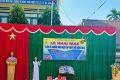 Thực hiện kế hoạch số 3988/KH_UBND, ngày 24/9/2025 của UBND tỉnh Lâm Đồng về việc Tổ chức Tuần lễ hưởng ứng học tập suốt đời năm 2025. Sáng nay ngày 7/10/2025, trường Tiểu học Phan Chu Trinh đã phối hợp với UBND xã và các trường trên địa bàn xã Nam tổ chức Tuần lễ hưởng ứng học tập suốt đời với chủ đề: ” Học để phát triển bản thân, làm chủ tri thức và công nghệ, góp phần xây dựng đất nước hùng cường, thịnh vượng”.  ✨ Buổi lễ nhằm nâng cao nhận thức của các tầng lớp nhân dân, cán bộ, công chức, viên chức, người lao động về vai trò, ý nghĩa của việc học tập, đặc biệt là tự học và học tập suốt đời gắn với làm chủ tri thức và công nghệ đối với sự phát triển của mỗi cá nhân✨ 💞 Trong không khí hân hoan của buổi lễ là những tiết mục văn nghệ hết sức đặc sắc đến từ các cô giáo và học sinh trên địa bàn xã để gửi gắm ước mơ, khát vọng học tập và vươn tới tri thức❤️ 🌺 Phần Kể chuyện theo sách được các bạn học sinh thể hiện hết sức sống động và sáng tạo giúp chúng ta thêm yêu sách và nuôi dưỡng tâm hồn, bồi đắp ước mơ của các bạn nhỏ. Học tập không chỉ dừng lại ở mái trường, mà còn tiếp diễn trong suốt cuộc đời mỗi người. 💡 Mỗi trang sách mở ra là một cánh cửa tri thức, mỗi giờ học là một bước tiến trên hành trình hoàn thiện bản thân. 📖✨ 👉 Hãy dành thời gian đọc sách, khám phá điều mới, chia sẻ hiểu biết của mình để cùng lan tỏa tinh thần “Học tập suốt đời – chìa khóa thành công và hạnh phúc”. 📚 Học ở trường, học ở đời, học để làm người, học để cống hiến