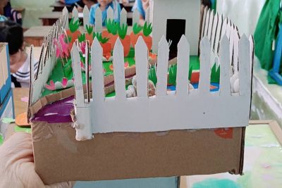 🌱 STEM – Học mà chơi, chơi mà học! 🌱 Trong tiết học Tự nhiên và Xã hội với bài học STEM “Mô hình khu vườn của em”, các bạn nhỏ lớp 2 – Trường Tiểu học Phan Chu Trinh đã mang đến những sản phẩm thật đáng yêu và đầy sáng tạo 💚 Từ những vật liệu quen thuộc, qua đôi bàn tay khéo léo và trí tưởng tượng phong phú, các em đã tạo nên những khu vườn xanh mát, sinh động, thể hiện tình yêu thiên nhiên, ý thức bảo vệ môi trường và khả năng vận dụng kiến thức vào thực tiễn 🌼🌿 Mỗi mô hình không chỉ đẹp mắt mà còn là kết quả của sự hợp tác, tư duy sáng tạo và niềm vui học tập của các bạn nhỏ. Đây chính là minh chứng sinh động cho phương châm “Học đi đôi với hành – Giáo dục gắn liền trải nghiệm” của nhà trường. 👏 Chúc mừng các “nhà thiết kế nhí” lớp 2! 💖 Liên đội Trường Tiểu học Phan Chu Trinh rất tự hào và cảm ơn các bậc phụ huynh luôn sát cánh, đồng hành cùng nhà trường giúp các con trên hành trình khám phá tri thức!