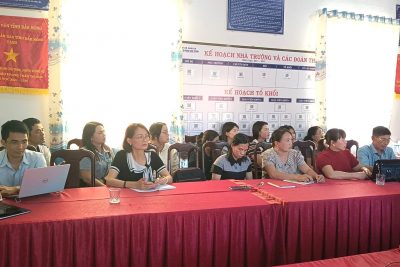 TẬP HUẤN THƯ VIỆN SỐ – MỞ CÁNH CỬA TRI THỨC THỜI ĐẠI MỚI 🌟 Hôm nay, cán bộ, giáo viên, nhân viên Trường Tiểu học Phan Chu Trinh đã tham gia buổi tập huấn thư viện số với tinh thần học hỏi nghiêm túc và đầy hứng khởi. Đây là hoạt động thiết thực nhằm nâng cao năng lực ứng dụng công nghệ thông tin, từng bước xây dựng môi trường học tập hiện đại, giúp thầy cô và học sinh dễ dàng tiếp cận kho tri thức phong phú mọi lúc, mọi nơi. Buổi tập huấn không chỉ trang bị thêm kỹ năng khai thác tài nguyên số mà còn góp phần thúc đẩy văn hóa đọc, đổi mới phương pháp dạy học, đáp ứng yêu cầu chuyển đổi số trong giáo dục. 📚💻 Tin rằng, từ những kiến thức hôm nay, thư viện số của nhà trường sẽ ngày càng phát huy hiệu quả, trở thành người bạn đồng hành thân thiết của thầy và trò trên hành trình chinh phục tri thức!