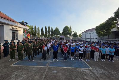 NGÀY CHẠY OLYMPIC 2026: VÌ SỨC KHỎE TOÀN DÂN – VÌ AN NINH TỔ QUỐC Trường TH Phan Chu Trinh tham gia ngày chạy Olympic 2026 Vì sức khỏe toàn dân – Vì an ninh Tổ quốc được tổ chức vào ngày 22/3/2026 với quy mô lớn nhất từ trước đến nay.  Đây là hoạt động thể thao cho mọi người nhân dịp kỷ niệm 80 năm Chủ tịch Hồ Chí Minh vĩ đại có Lời kêu gọi toàn dân tập thể dục, thể thao; chào mừng kỷ niệm 80 năm Ngày truyền thống ngành Thể dục Thể thao Việt Nam (27/3/1946 – 27/3/2026), hướng tới kỷ niệm 80 năm Ngày truyền thống lực lượng An ninh nhân dân (12/7/1946 – 12/7/2026).