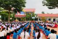 🌟 SINH HOẠT DƯỚI CỜ TUẦN 33 – KẾT NỐI YÊU THƯƠNG, CHẮP CÁNH ƯỚC MƠ 🌟 Sáng nay, Liên đội Trường Tiểu học Phan Chu Trinh đã tổ chức buổi sinh hoạt dưới cờ tuần 33 trong không khí thật vui tươi, ấm áp và đầy ý nghĩa. 🌼 Đặc biệt, nhà trường vinh dự được chào đón cô Nguyễn Thị Phương Dung – Phó Hiệu trưởng Trường Mầm non Sơn Ca; thầy Nguyễn Quang Hùng, cô Trần Thị Thơm – Phó Hiệu trưởng Trường Tiểu học Phan Chu Trinh cùng quý thầy cô giáo nhà trường. 💖 Một niềm vui lớn hơn nữa chính là sự hiện diện của các cô giáo và 100 em học sinh lớp lá Trường Mầm non Sơn Ca đến tham quan, trải nghiệm tại trường. Những ánh mắt háo hức, nụ cười rạng rỡ của các em đã làm bừng sáng cả sân trường, mang đến nguồn năng lượng tích cực và yêu thương lan tỏa. 📚 Trong buổi sinh hoạt, lớp trực tuần đã mang đến phần tuyên truyền ý nghĩa về Ngày thành lập Đội Thiếu niên Tiền phong Hồ Chí Minh – giúp các em học sinh thêm hiểu, thêm tự hào về truyền thống vẻ vang của Đội, từ đó nâng cao ý thức rèn luyện và phấn đấu. 🎈 Buổi gặp gỡ hôm nay không chỉ là dịp để các em nhỏ làm quen với môi trường tiểu học mà còn là cầu nối yêu thương giữa hai cấp học, giúp các em thêm tự tin, sẵn sàng bước vào lớp Một – một hành trình mới đầy ắp những điều thú vị phía trước. 🌱 Chúc các em học sinh lớp lá Trường Mầm non Sơn Ca sẽ có thật nhiều kỷ niệm đẹp, luôn chăm ngoan, mạnh dạn và sớm trở thành những học sinh lớp Một đáng yêu của mái trường Tiểu học Phan Chu Trinh!
