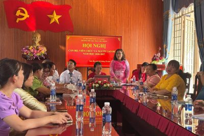 🌿 HỘI NGHỊ CÁN BỘ, VIÊN CHỨC, NGƯỜI LAO ĐỘNG TRƯỜNG TIỂU HỌC PHAN CHU TRINH – NĂM HỌC 2026–2027 🌿 ✨ MỘT HỘI NGHỊ – MỘT NIỀM TIN – MỘT HÀNH TRÌNH MỚI ✨ Ngày 02/10/2026, Trường Tiểu học Phan Chu Trinh tổ chức Hội nghị Cán bộ, viên chức, người lao động năm học 2026–2027 trong không khí dân chủ, đoàn kết, trách nhiệm và quyết tâm. Hội nghị là dịp để tập thể nhà trường cùng nhìn lại chặng đường đã qua, đánh giá những kết quả đạt được trong năm học 2025–2026; thẳng thắn nhìn nhận những khó khăn, hạn chế; đồng thời cùng nhau thống nhất phương hướng, nhiệm vụ, chỉ tiêu và giải pháp cho năm học mới. 📚 Tại Hội nghị, các nội dung quan trọng đã được triển khai và thảo luận: kiểm điểm việc thực hiện các chủ trương, chính sách và Nghị quyết Hội nghị năm học trước; kiểm điểm trách nhiệm người đứng đầu; thông qua phương hướng, nhiệm vụ năm học 2026–2027; tổng kết phong trào thi đua, công tác khen thưởng; công khai tài chính, quy chế chi tiêu nội bộ; thảo luận các quy chế, tiêu chí đánh giá, thi đua – khen thưởng và những nội dung thiết thực liên quan đến hoạt động của nhà trường. 🤝 Đặc biệt, Hội nghị đã phát huy tinh thần dân chủ, thẳng thắn và xây dựng. Mỗi ý kiến đóng góp không chỉ là trách nhiệm của mỗi cá nhân mà còn thể hiện tâm huyết, sự sẻ chia và mong muốn chung tay xây dựng nhà trường ngày càng tốt đẹp hơn. 🌱 Năm học 2026–2027 là một năm học mang nhiều dấu ấn đặc biệt. Trong một mái trường mới, một tập thể mới, mỗi cán bộ, giáo viên, nhân viên và người lao động càng cần thêm sự đồng lòng, sẻ chia và trách nhiệm. Bởi chúng ta tin rằng: 💚 Khi mỗi người cùng chung một mục tiêu, tập thể sẽ tạo nên sức mạnh. 🤝 Khi mỗi người cùng có trách nhiệm, công việc sẽ trở nên nhẹ nhàng hơn. 🌟 Khi mỗi người cùng trao đi tâm huyết, một ngôi trường hạnh phúc sẽ được hình thành. Hội nghị cũng đã triển khai công tác bầu Ban Thanh tra nhân dân nhiệm kỳ 2026–2028, phát động phong trào thi đua và thống nhất giao ước thi đua năm học mới; cùng nhau thể hiện quyết tâm thực hiện thắng lợi những nhiệm vụ đã đề ra. 🌻 Một năm học mới đã bắt đầu. Một hành trình mới đang mở ra. Phía trước chắc chắn sẽ còn những thử thách, nhưng với sự lãnh đạo, chỉ đạo của Đảng bộ và Ban Giám hiệu; sự phối hợp của Công đoàn và các tổ chức đoàn thể; đặc biệt là tinh thần đoàn kết – trách nhiệm – sáng tạo – hạnh phúc của toàn thể cán bộ, viên chức, người lao động, tin rằng Trường Tiểu học Phan Chu Trinh sẽ tiếp tục có thêm nhiều dấu ấn đáng tự hào. 🏫 Cùng chung một mái trường. ❤️ Cùng chung một niềm tin. 🌱 Cùng chung một hành trình – vì sự tiến bộ và hạnh phúc của mỗi học sinh! 💐 Chúc năm học 2026–2027 của Trường Tiểu học Phan Chu Trinh thật nhiều năng lượng, nhiều yêu thương và nhiều thành công!