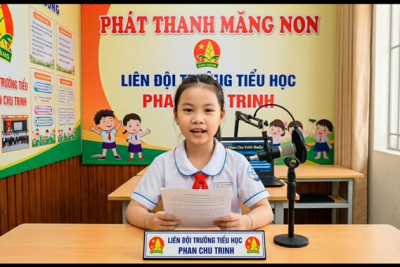 🇻🇳 PHÁT THANH MĂNG NON THÁNG 4 – MỪNG NON SÔNG THỐNG NHẤT 🇻🇳 Hòa trong không khí thiêng liêng và tự hào của những ngày tháng Tư lịch sử, Liên đội trường Tiểu học Phan Chu Trinh đã tổ chức chương trình Phát thanh Măng non tháng 4 với chủ đề: “Mừng non sông thống nhất”, hướng tới kỷ niệm 51 năm Ngày Giải phóng miền Nam, thống nhất đất nước (30/4/1975 – 30/4/2026). Thông qua những câu chuyện lịch sử xúc động, những giai điệu hào hùng và lời phát thanh ý nghĩa, chương trình đã giúp các em học sinh hiểu thêm về những năm tháng chiến đấu gian khổ nhưng đầy vẻ vang của dân tộc, về sự hy sinh to lớn của cha ông để đổi lấy nền độc lập, tự do hôm nay. Đây không chỉ là hoạt động tuyên truyền, giáo dục truyền thống yêu nước mà còn là dịp để các em thiếu nhi thêm tự hào về lịch sử dân tộc, từ đó ra sức học tập, rèn luyện, thi đua làm theo 5 điều Bác Hồ dạy, xứng đáng là những mầm non của đất nước trong thời đại mới. ❤️ Tự hào Việt Nam – Tự hào non sông liền một dải! 💐 Kính nhớ công lao các thế hệ cha anh đi trước! 🌟 Thiếu nhi Phan Chu Trinh quyết tâm học tốt, chăm ngoan, tiếp bước truyền thống vẻ vang của dân tộc!