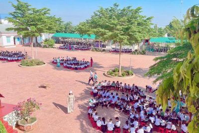 ❤️Hưởng ứng ngày Sách và Văn hóa đọc Việt Nam lần thứ tư năm 2025, Trường TH Phan Chu Trinh tổ chức “Ngày sách và văn hóa đọc Việt Nam – Ngày hội STEM”.  ❤️Ngày hội là dịp để tôn vinh giá trị của sách, khẳng định vị trí, vai trò và tầm quan trọng của sách và “Văn hóa đọc” trong đời sống tinh thần của con người, nhằm lan tỏa tình yêu với sách trong cán bộ, giáo viên, các em học sinh, đồng thời khuyến khích phong trào đọc sách trở thành thói quen, nét đẹp văn hóa của học sinh trong thời đại hiện nay. Đồng thời Ngày hội đã tạo sân chơi khoa học bổ ích dành cho HS toàn trường, giúp các bậc phụ huynh, học sinh và các thầy cô tiếp cận sâu hơn về phương pháp giáo dục STEM trong dạy và học, từ đó thúc đẩy sự tưởng tượng, sáng tạo và đổi mới, thắp lên ngọn lửa STEM trong mỗi học sinh, trong nhà trường.